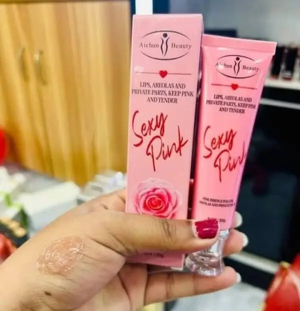 AICHUN BEAUTY SEXY PINK LIP BLAM.